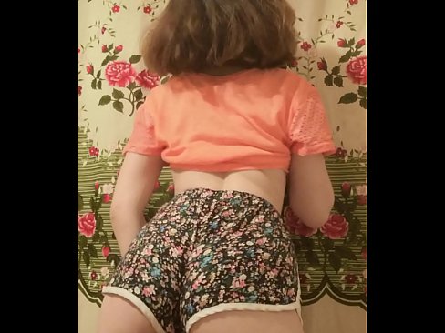 ❤️ Sexy ung babe tar av seg shortsen på kamera ❤️ Jævla video på porno no.tusar.top ﹏